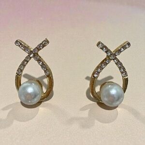 Elegant Gold and Pearl Earrings